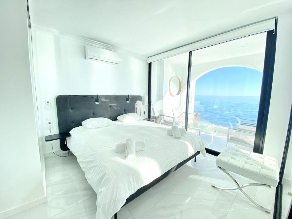 Aguamarina II Frontline Beach, Direct Sea Views - 3