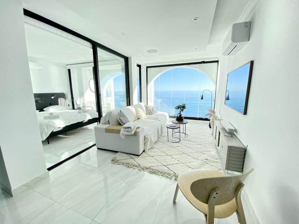 Aguamarina II Frontline Beach, Direct Sea Views - 1
