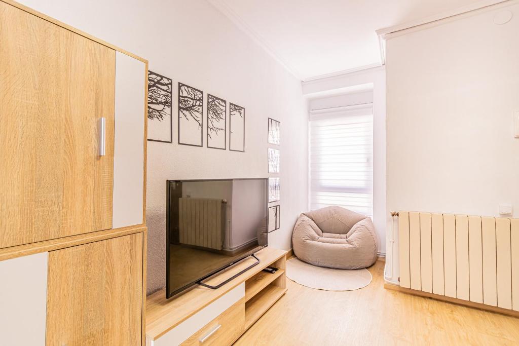 City Stay with 3 Bedrooms - 4
