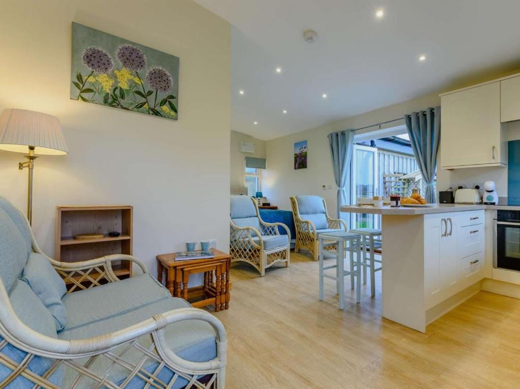 1-Bed Annex (Sherborne, Dorset) photo 5