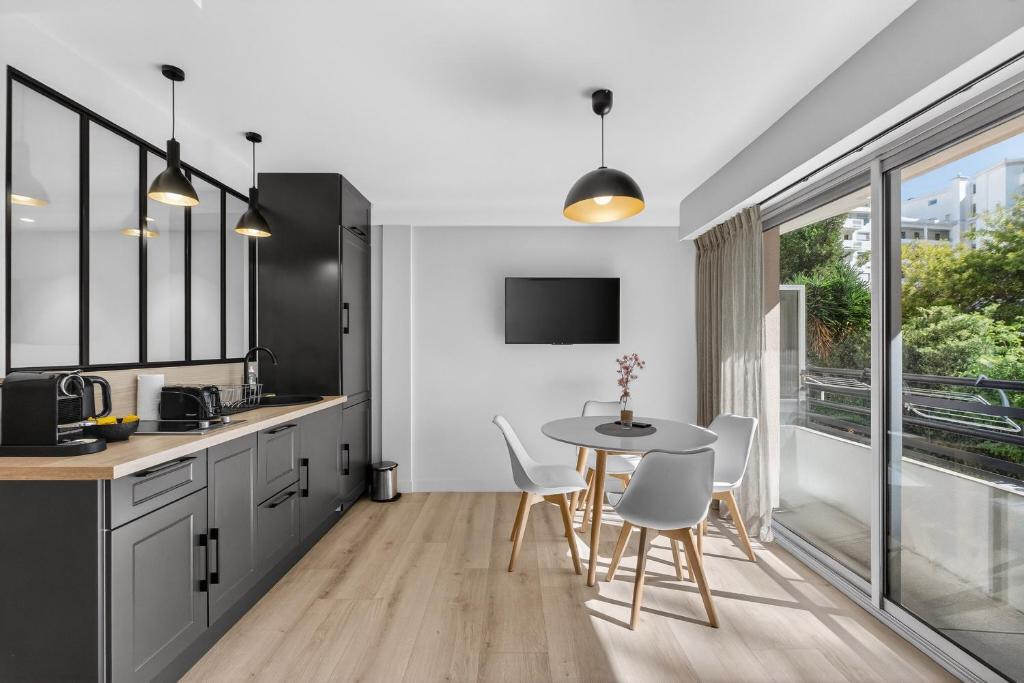 1 Chambre - Ascenseur - Climatisé - Balcon - 2