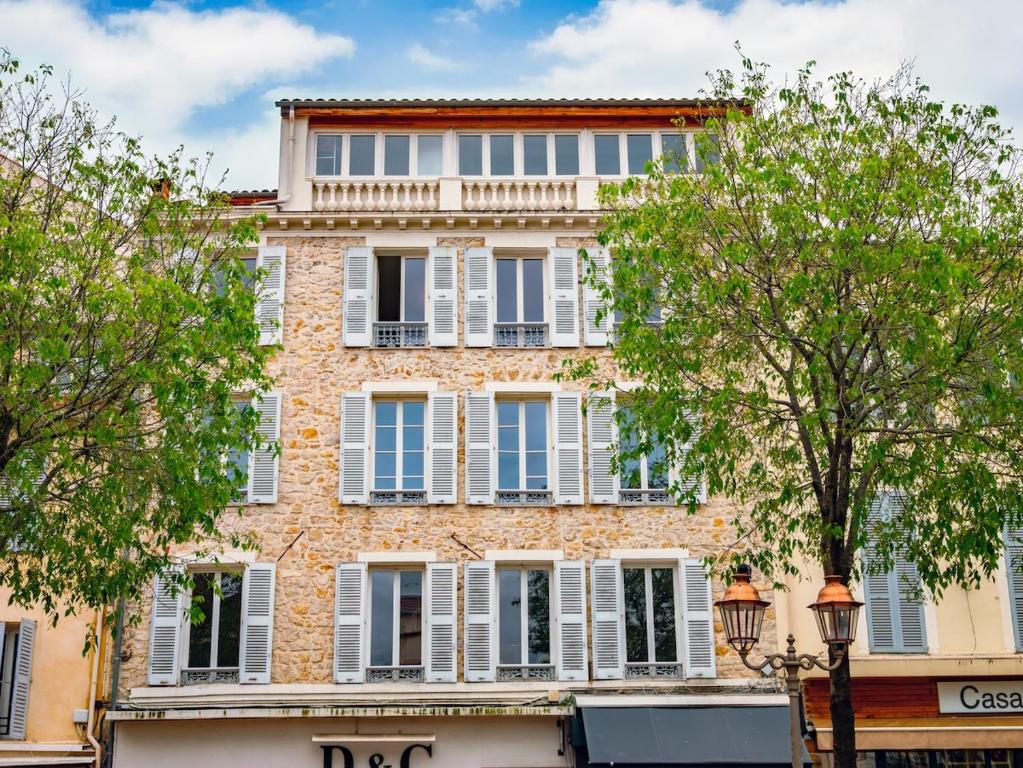 #102 Heart of Vieil Antibes - Place Nationale-High-End Newly Renovated & Furnished Appartment - 3