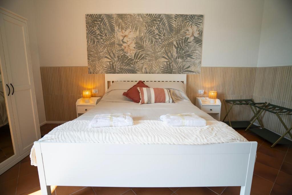 Open Space Suite in the Center of Salerno, modern apartment into Historic District, 250 meters from seafront and 20 meters from the Main Street Corso Garibaldi - 4