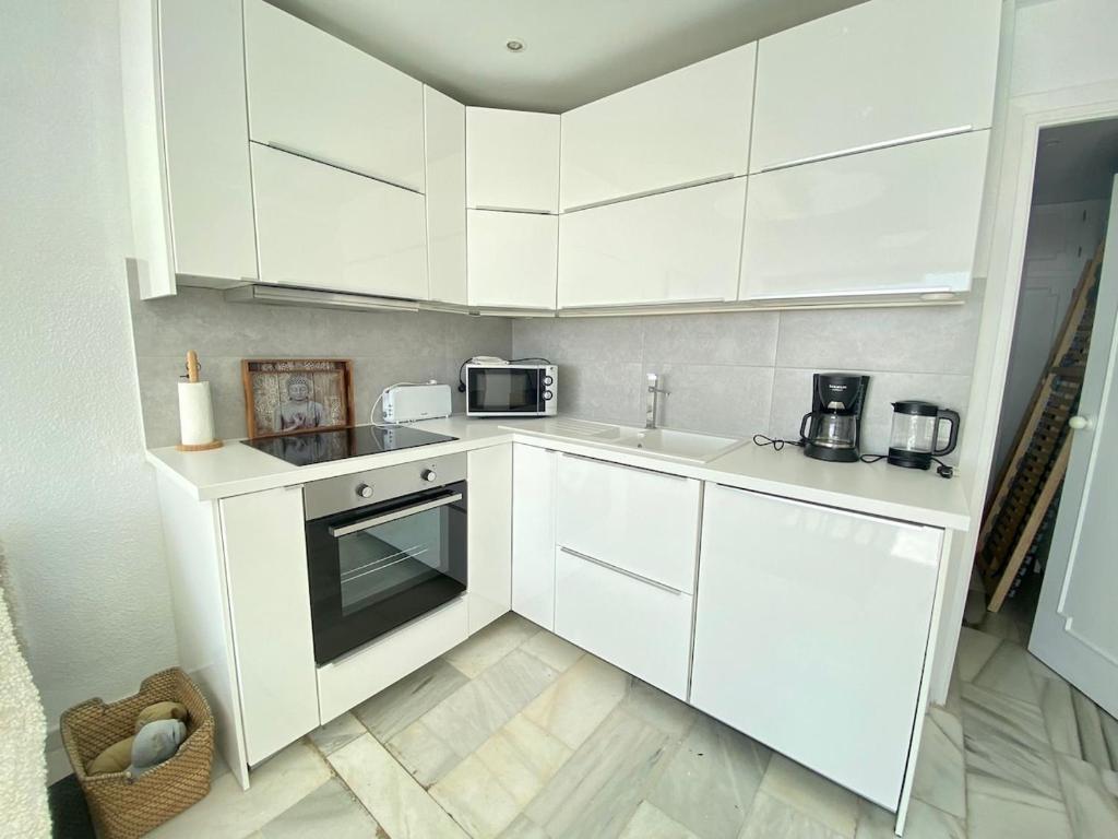 Aguamarina IV Frontline Beach, Direct Sea Views - 2