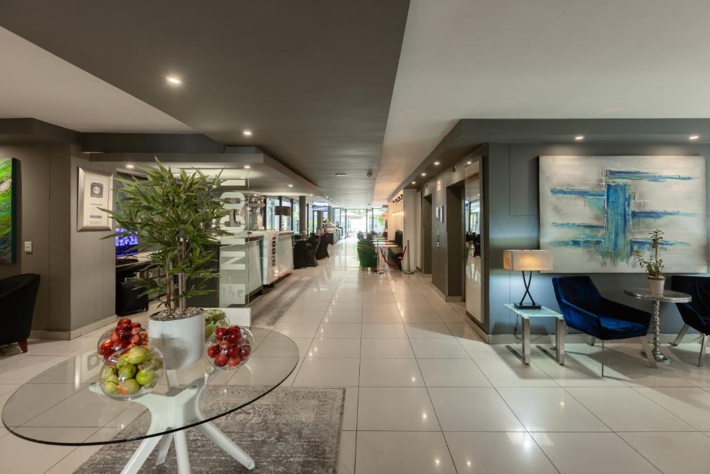 ザ・ニコル・ホテル・アンド・アパートメンツ (The Nicol Hotel and Apartments) フロント・ロビー