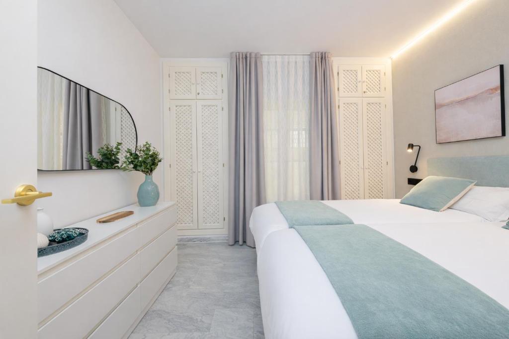 WintowinRentals Premium Apartment with Terrace and Stunning Views in Puerto Marina - 5