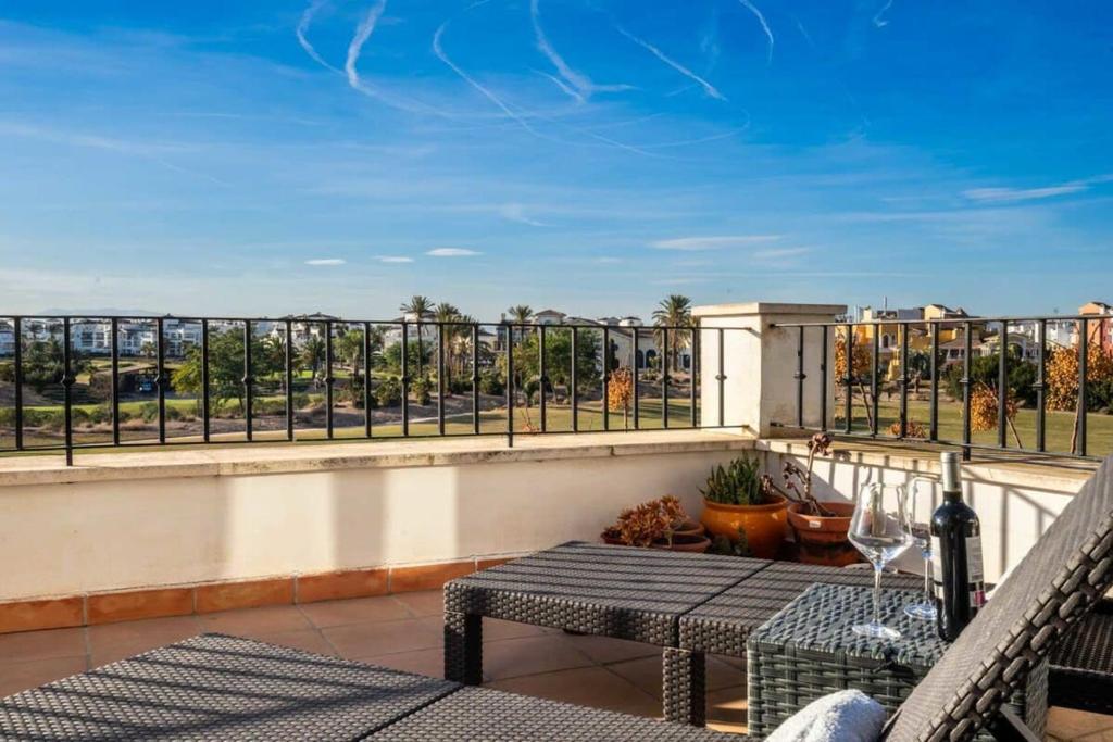 Bright Apartment with Large Terrace - MO4223LT - 3