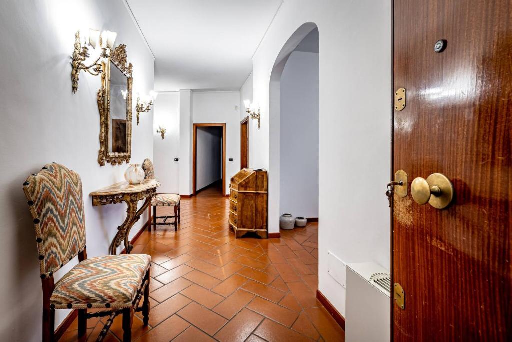 YiD Elegant apt with garage - 3