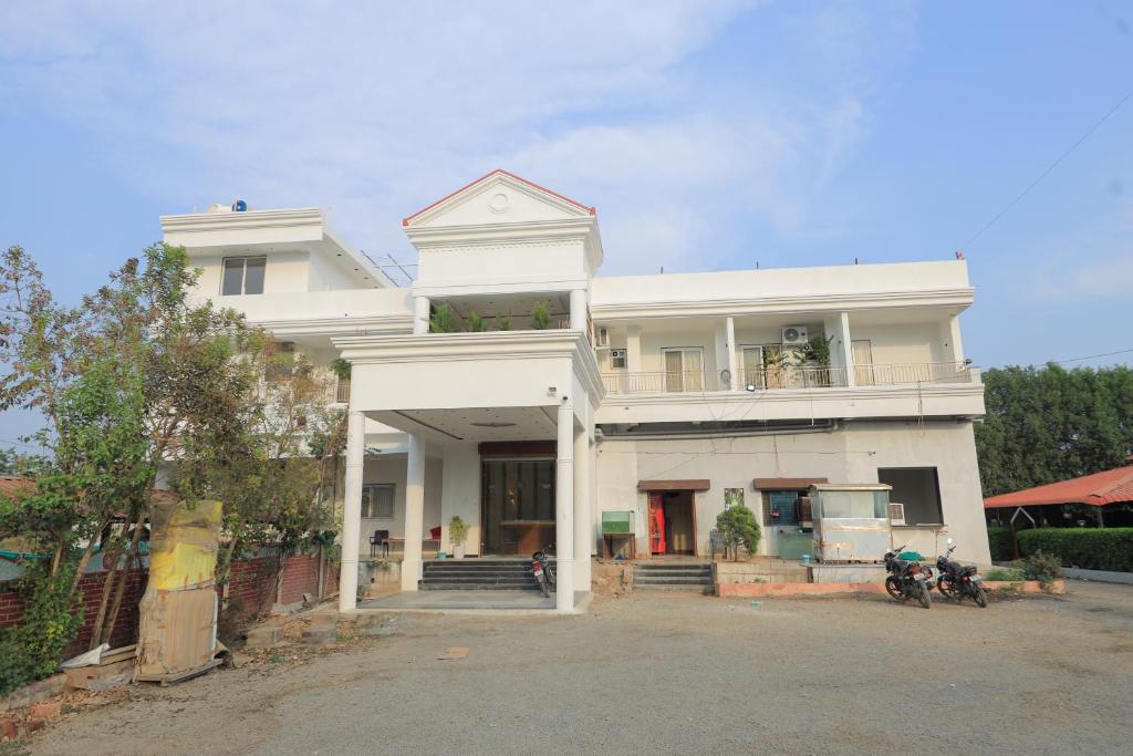 Srushti Resort 外観