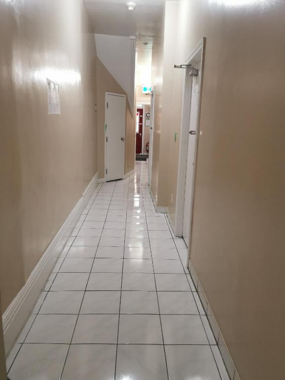 โทรอนโต แทรเวลเลอร์ โฮม (Toronto Travellers Home)