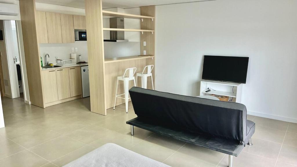 Spacious and bright studio apartment - 1