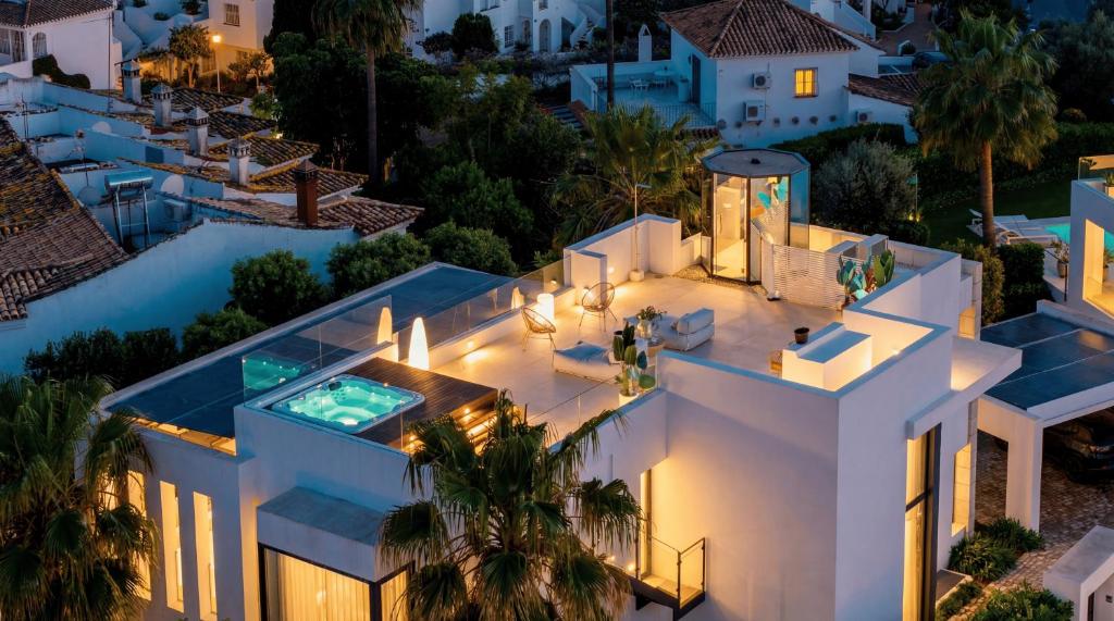 VACATION MARBELLA I Villa Fleur, Rooftop Hot Tub, Heated Pool, Sauna, Cine, GYM, Sea View, Close to The Beach - 5