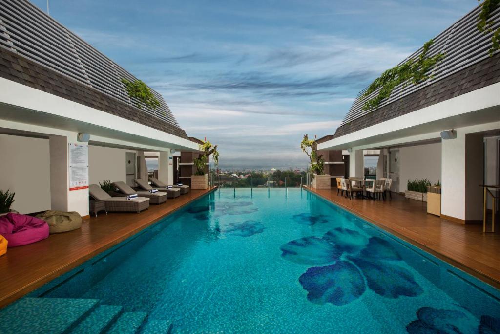 Swiss-Belboutique Yogyakarta Swiss-Belboutique Yogyakarta – Classic Charm Meets Rooftop Bliss