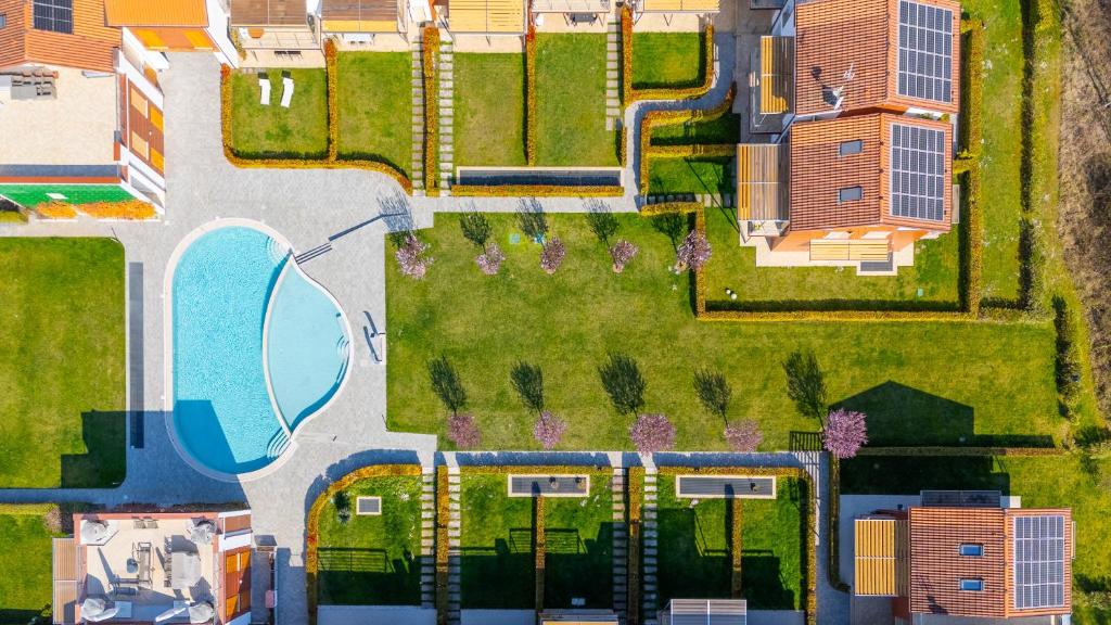 Gasparina Pool Lakeview & Terrace Apartment - 3