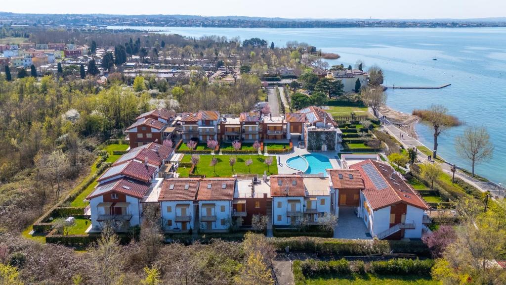 Gasparina Pool Lakeview & Terrace Apartment - 5