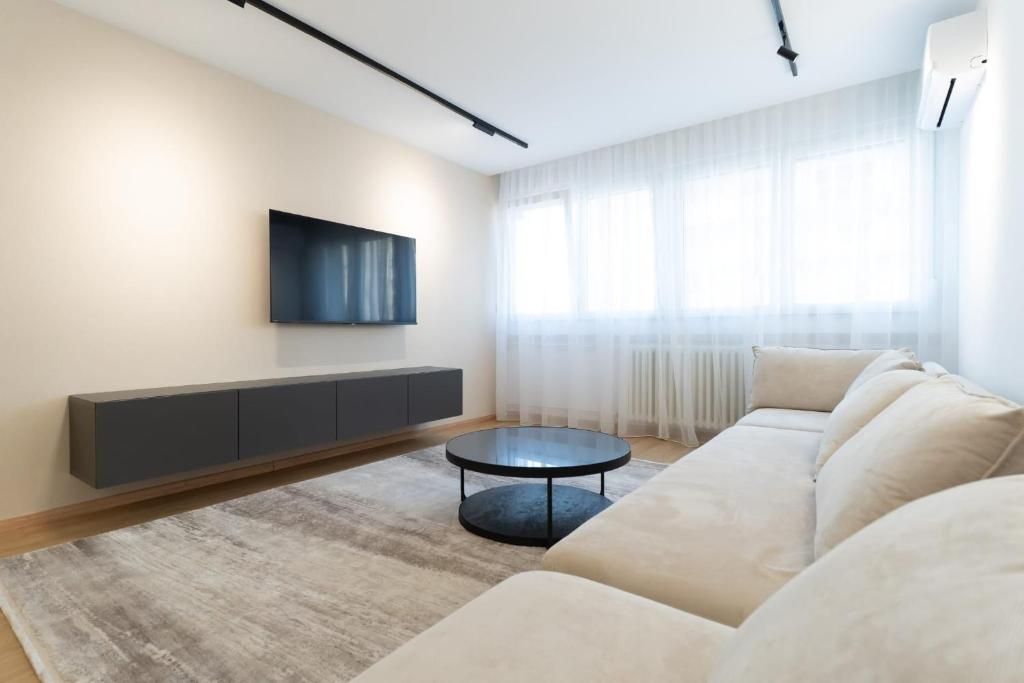 Sunny Apartment with Balcony and great Wi-Fi - 5