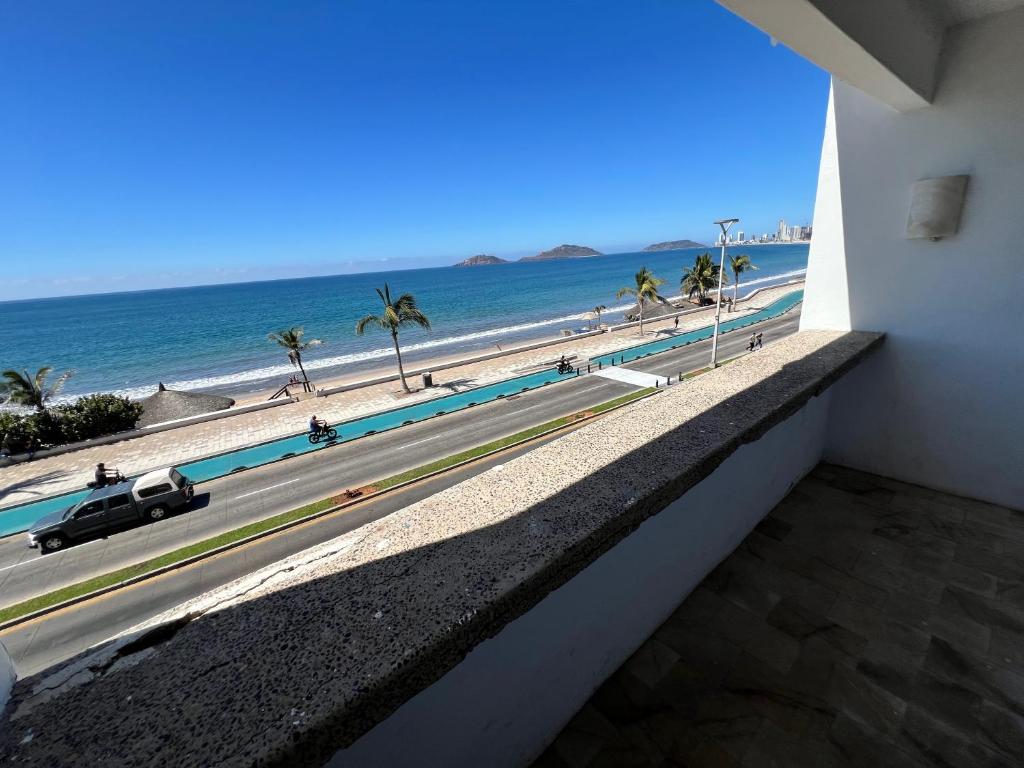 Hotel De Cima Beach Club - 3