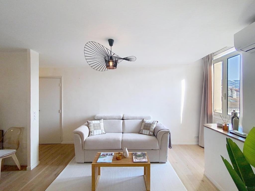 Elegant Apartment in Central Cannes - 1