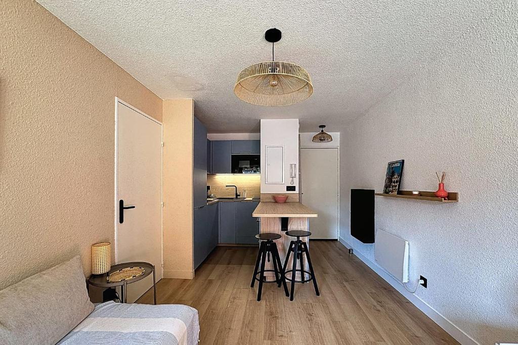 Charming Air-Conditioned Apartment with Terrace & Parking 600 m from the - 5