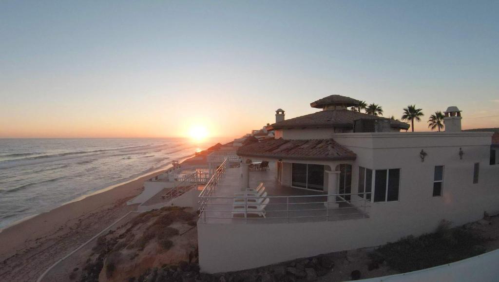 Spacious Family Beachfront Home The Beach House - 5