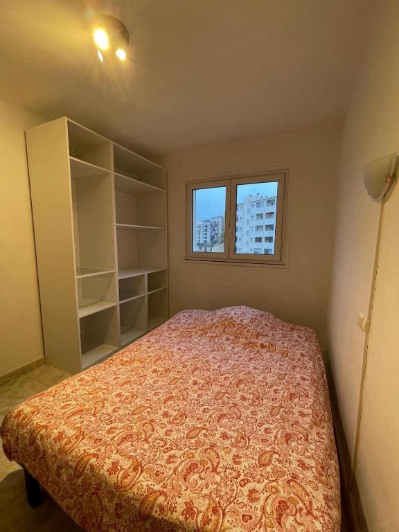 Chambre pour fille uniquement chez habitant - 2