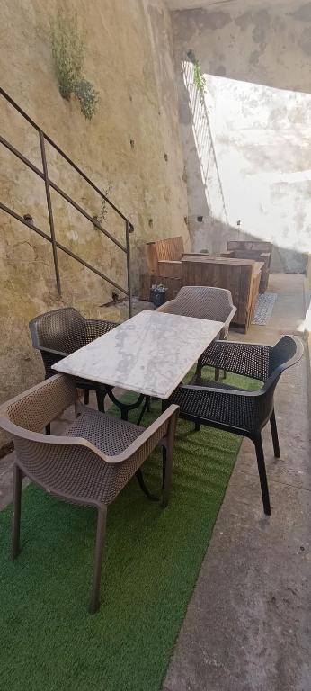 apt 5, 1er étage, un T2 avec terrasse, 4 couchages - 4