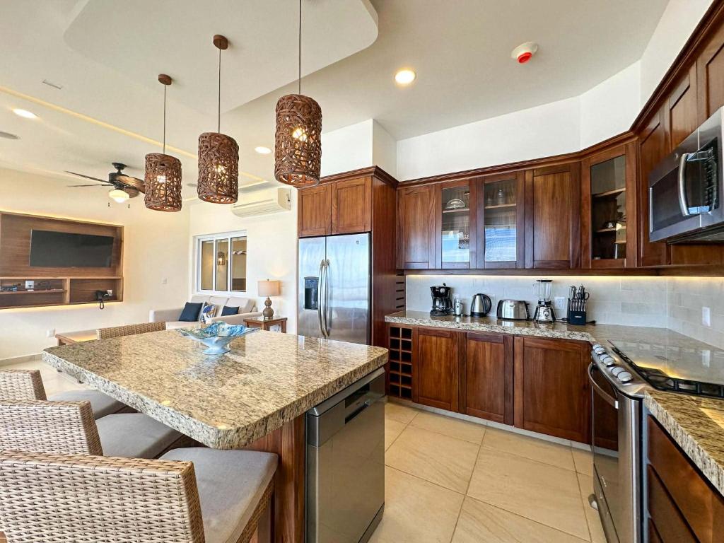 Vivo Resorts Ocean Front Apartments - 4