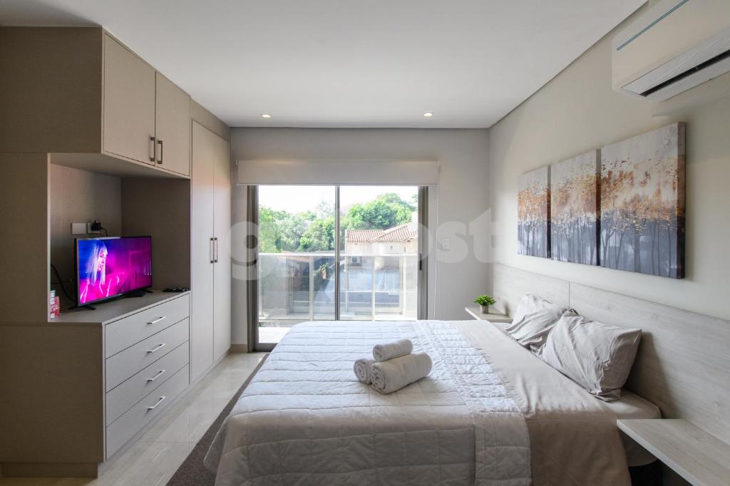 Brand new and cozy loft minutes from the Airport - 4