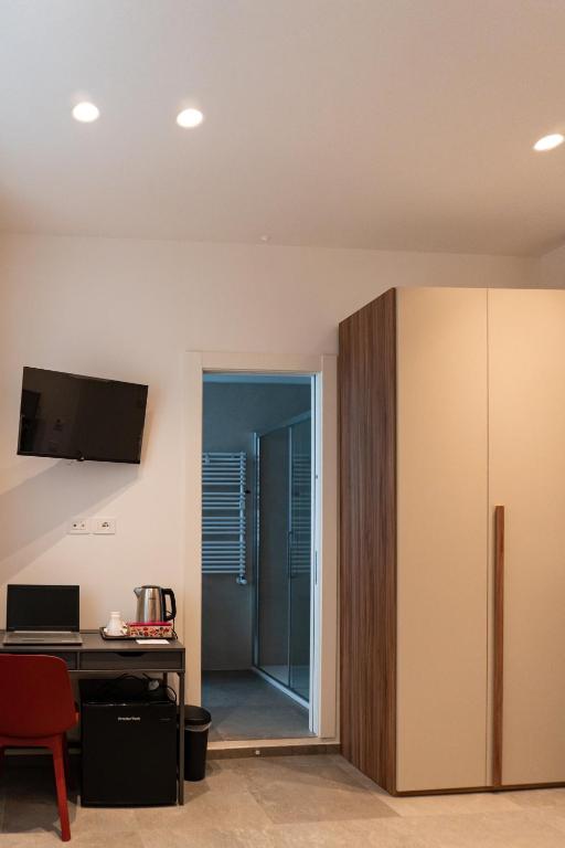 TW-Roman Holidays Home - 3