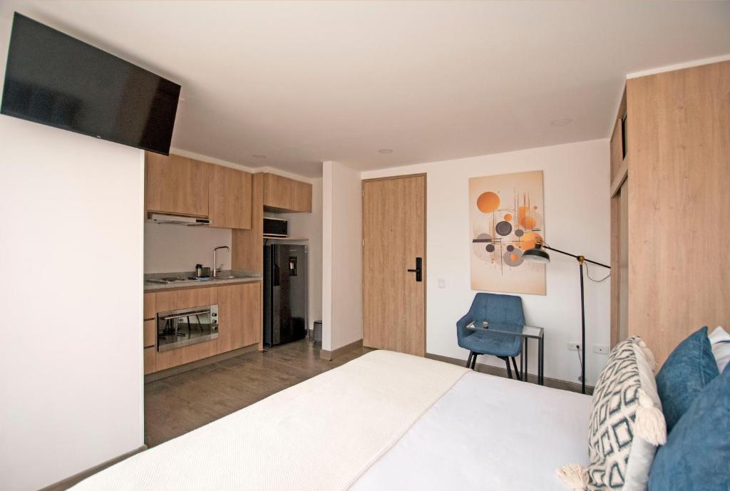 Modern Studio Steps from G and T Zones - 1