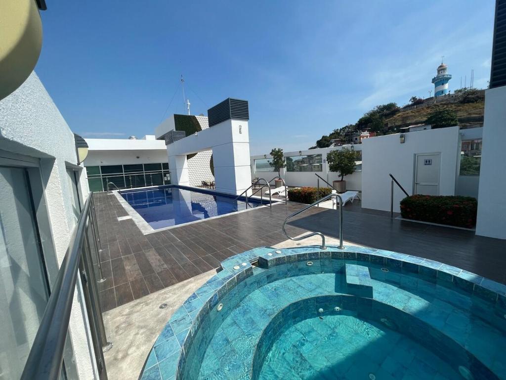 River front, suite con acceso a piscina, Puerto Santa Ana, Guayaquil - 2