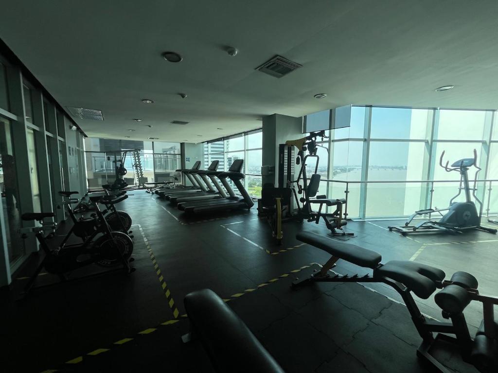 River front, suite con acceso a piscina, Puerto Santa Ana, Guayaquil - 3