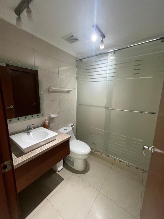 River front, suite con acceso a piscina, Puerto Santa Ana, Guayaquil - 4