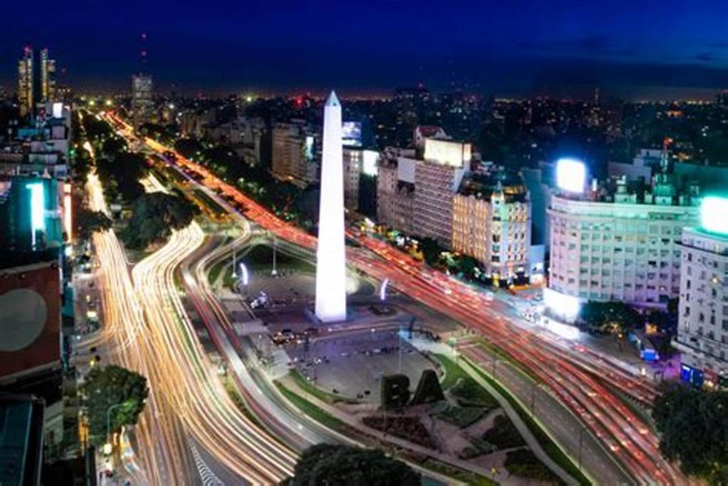 Flexible Check-in! Uruguay y Av Cordoba Amplio Apartamento en Pleno Centro de Buenos Aires, zona Teatro Colon, Restaurantes - 1