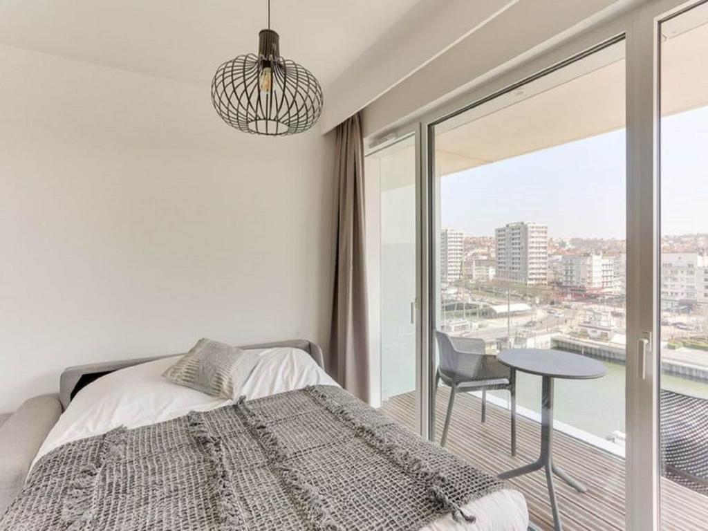 Relaxing Riverfront Apartment for 6 - 5