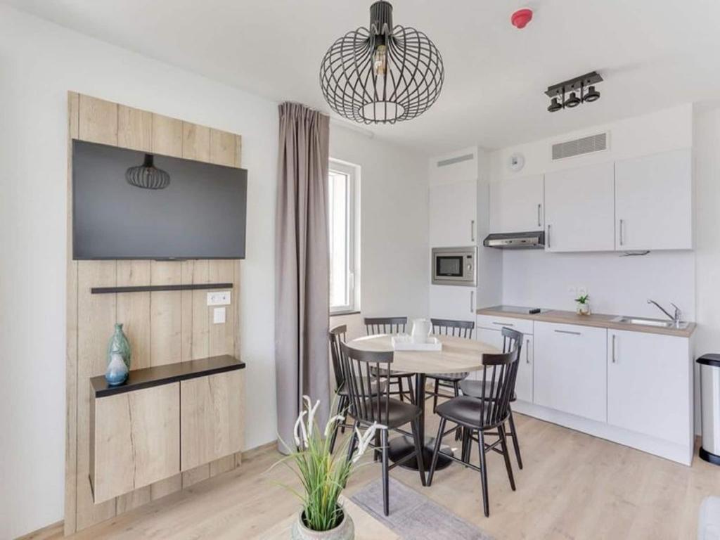 Relaxing Riverfront Apartment for 6 - 3