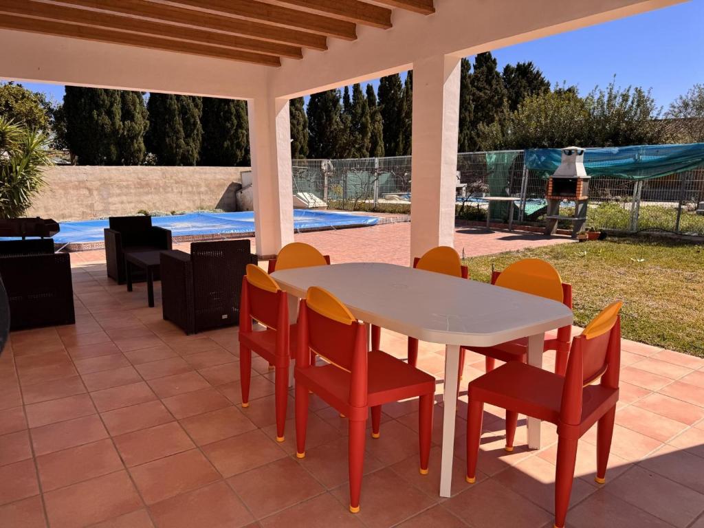 Villa espaciosa con piscina privada y Wi-Fi en Oliva - ES-373-41 - 3