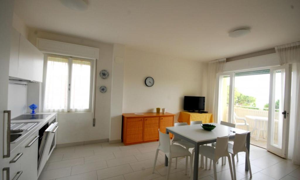 Bright apartment with sea view - 4