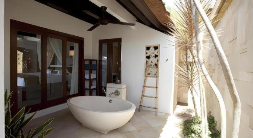 Batu Karang Lembongan Resort & Spa