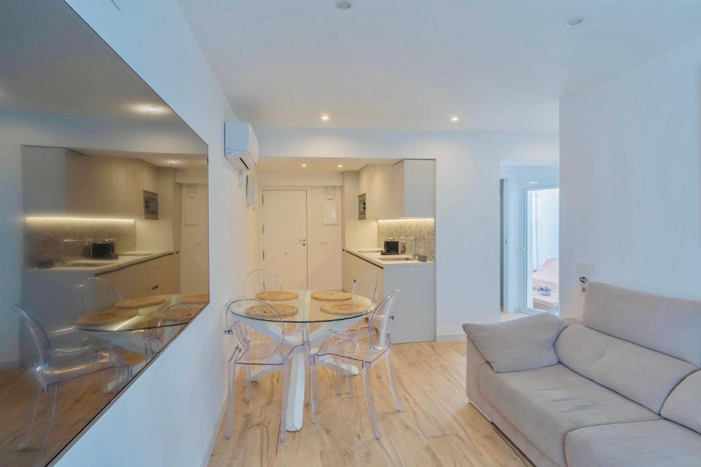 Deanes Califa Suites 5 - 5