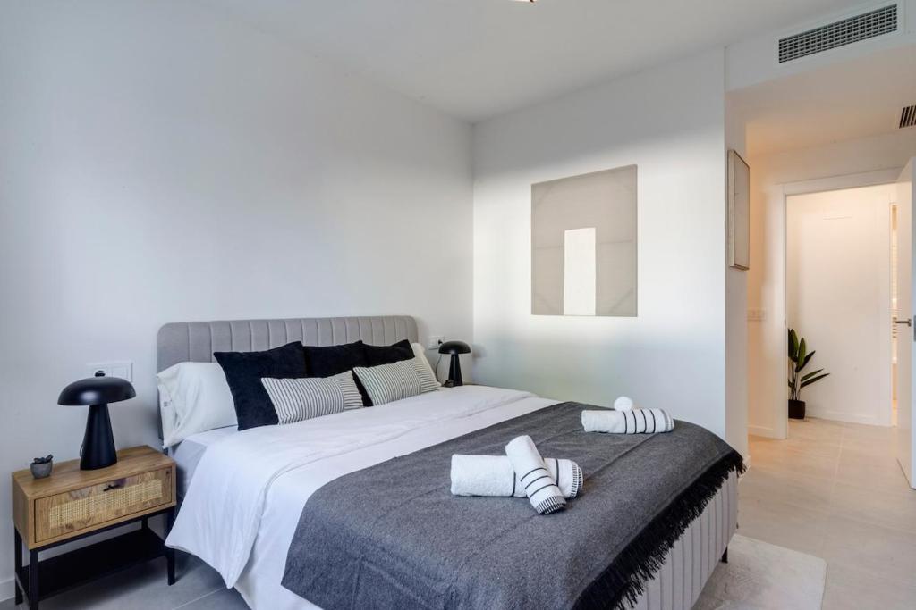 weforyou Luxury Garden Apartment in Acqua Gardens - 5