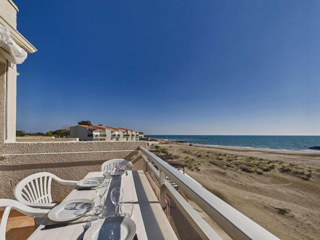 Grau d'Agde : Studio cabine avec terrasse, parking privé, vue mer - 3