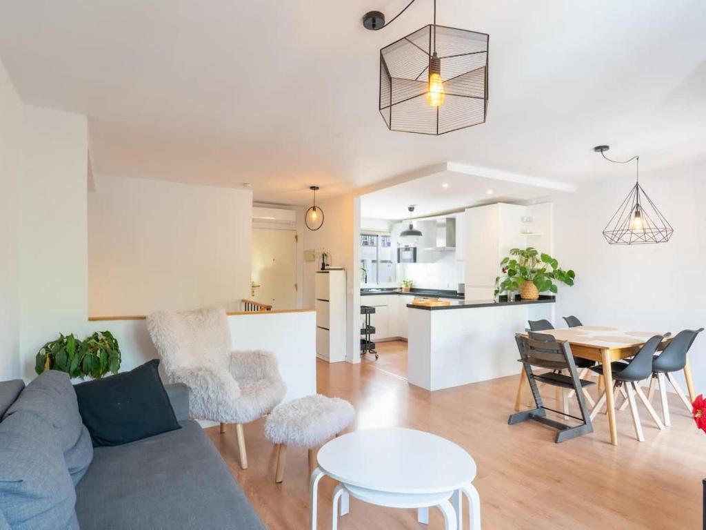 3 Bedrooms in TownHouse near Burriana Beach - 1