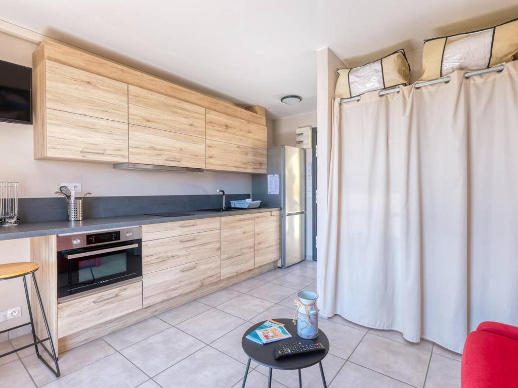 Studio rénové centre Lavandou avec terrasse - FR-1-816-10 - 2