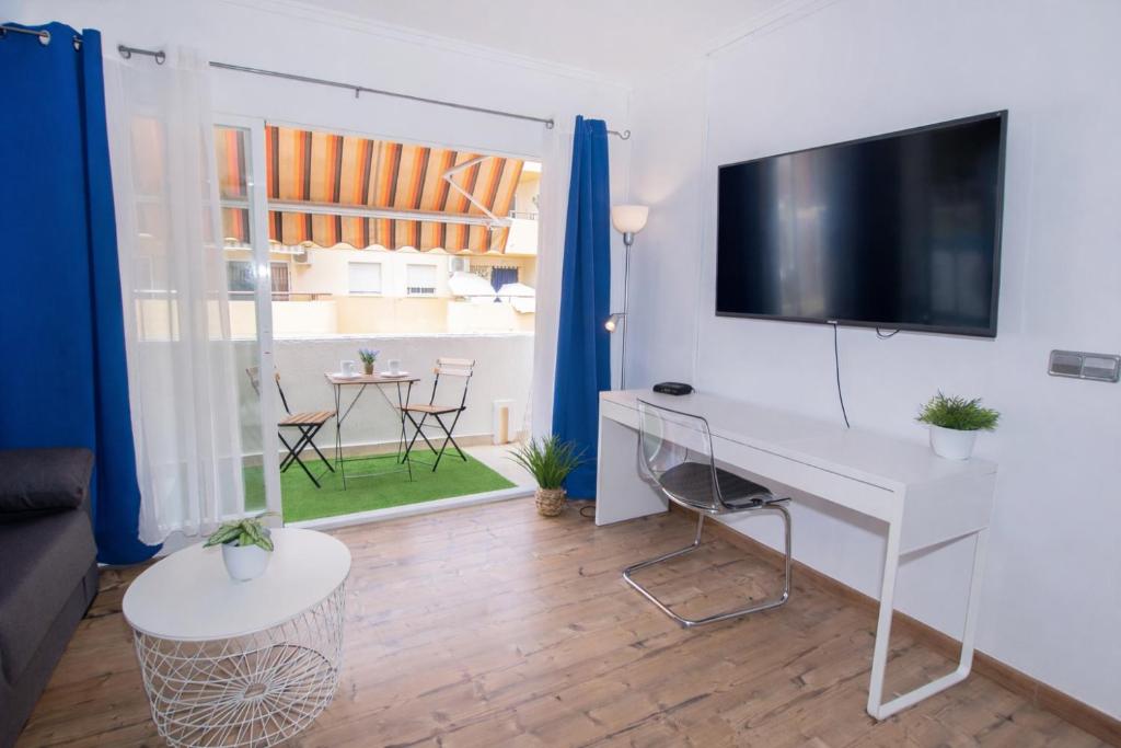 Cosy Apartment Close to Sea, WiFi, Air Cond - 2