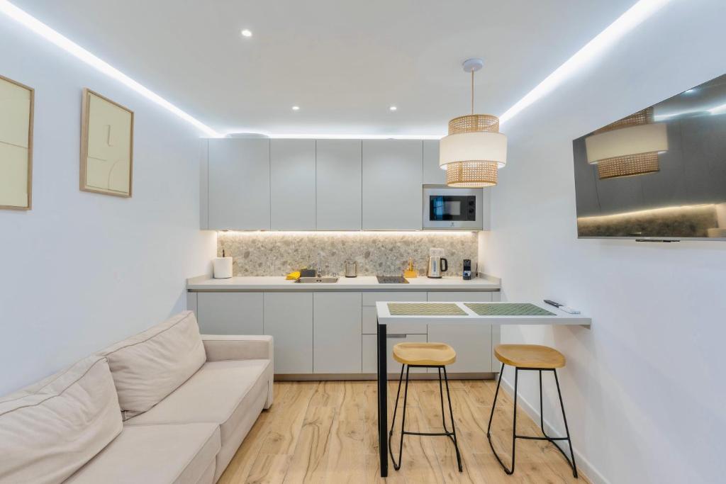 Deanes Califa Suites - 1
