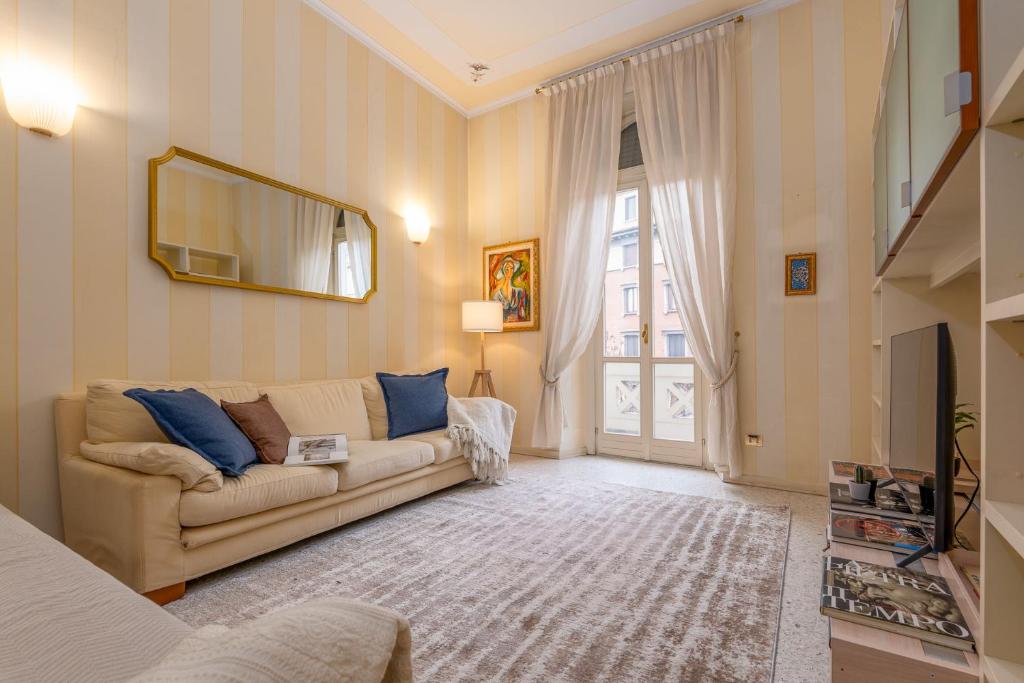 Three-room flat with balcony in Porta Romana - 1