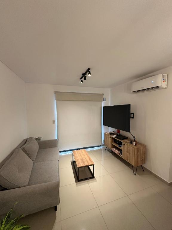 Departamento moderno equipado con balcón - 2