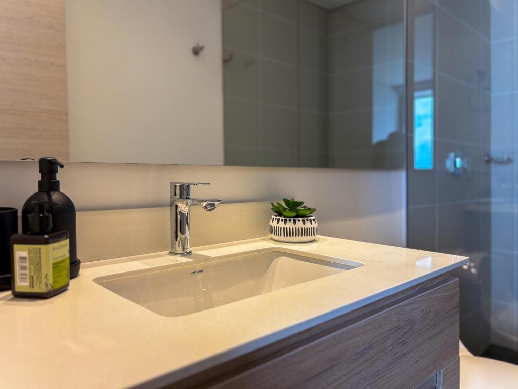 Grand By Linares 1211 Private Balcony & City Skyline Views - 4