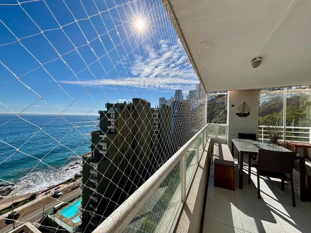 Oceanfront apartment with stunning view - 4